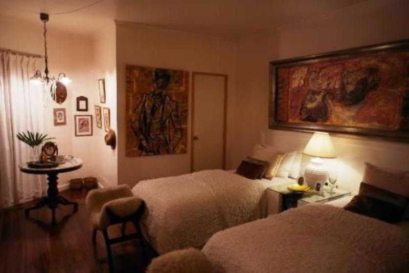 Casa Amapola Manila Bed & Breakfast Тагуиг Екстериор снимка