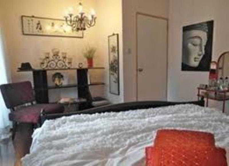 Casa Amapola Manila Bed & Breakfast Тагуиг Екстериор снимка