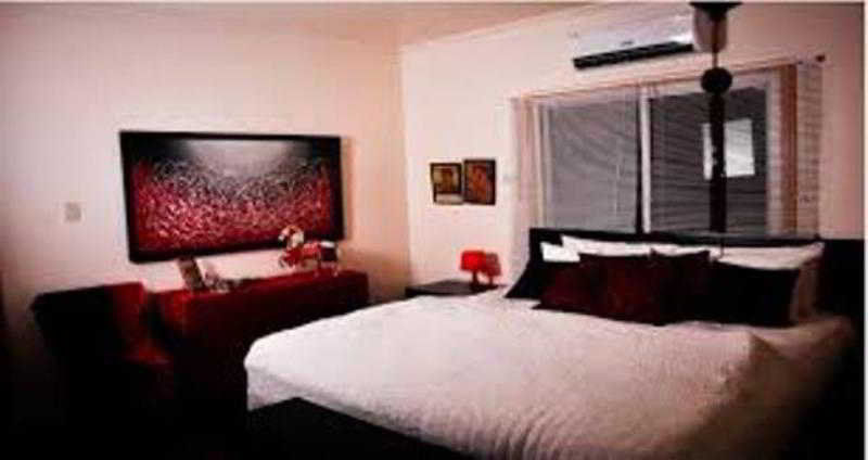 Casa Amapola Manila Bed & Breakfast Тагуиг Екстериор снимка