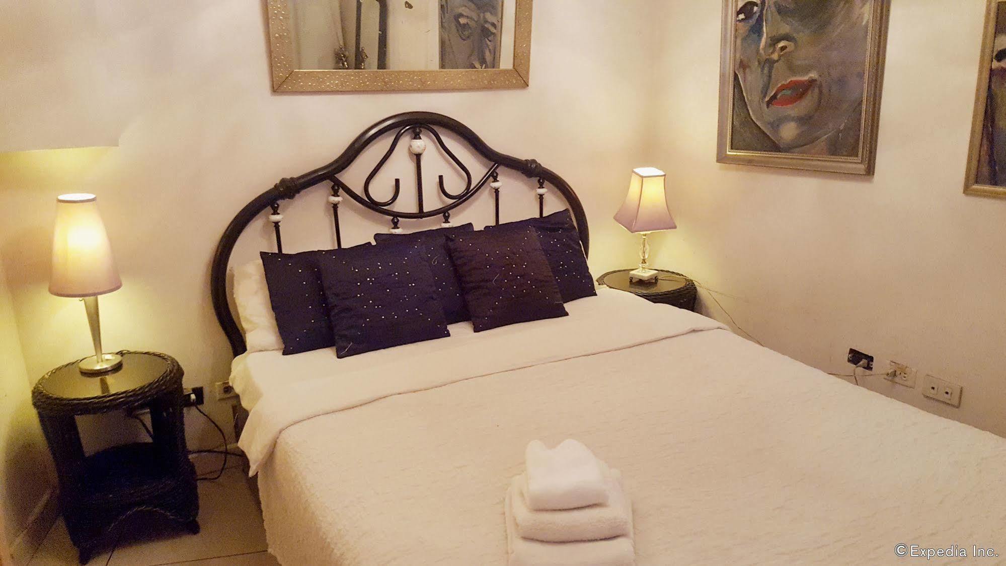 Casa Amapola Manila Bed & Breakfast Тагуиг Екстериор снимка